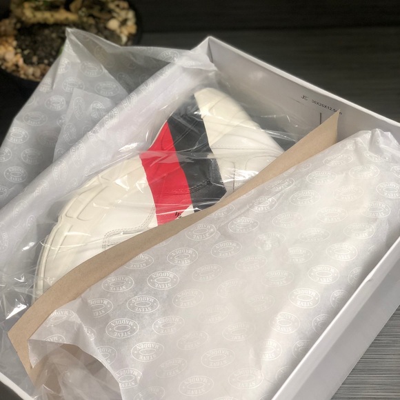 🌟 FINAL SALE🌟NWT Steve Madden Sneakers - Picture 5 of 7